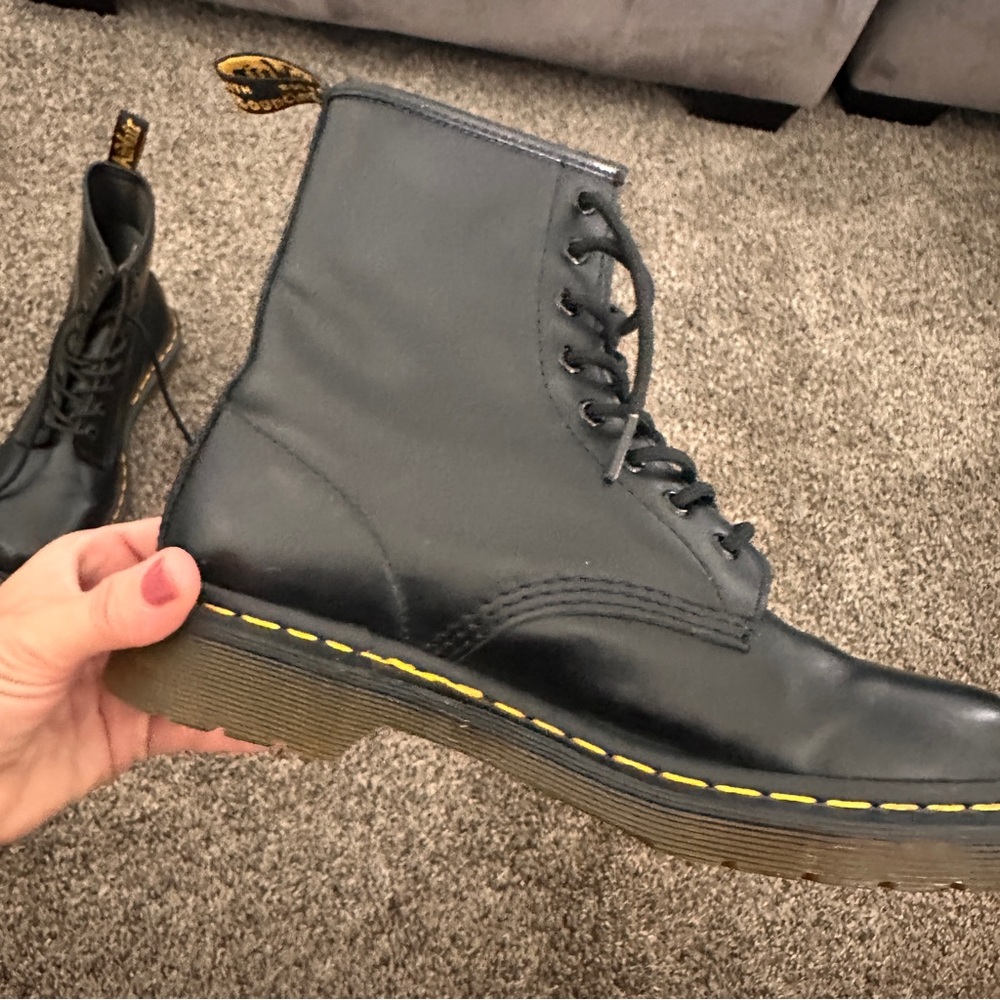Dr. Martens Black Combat Boots Women Size 8 Smooth Leather Boots Lace Up Classic - Picture 11 of 16